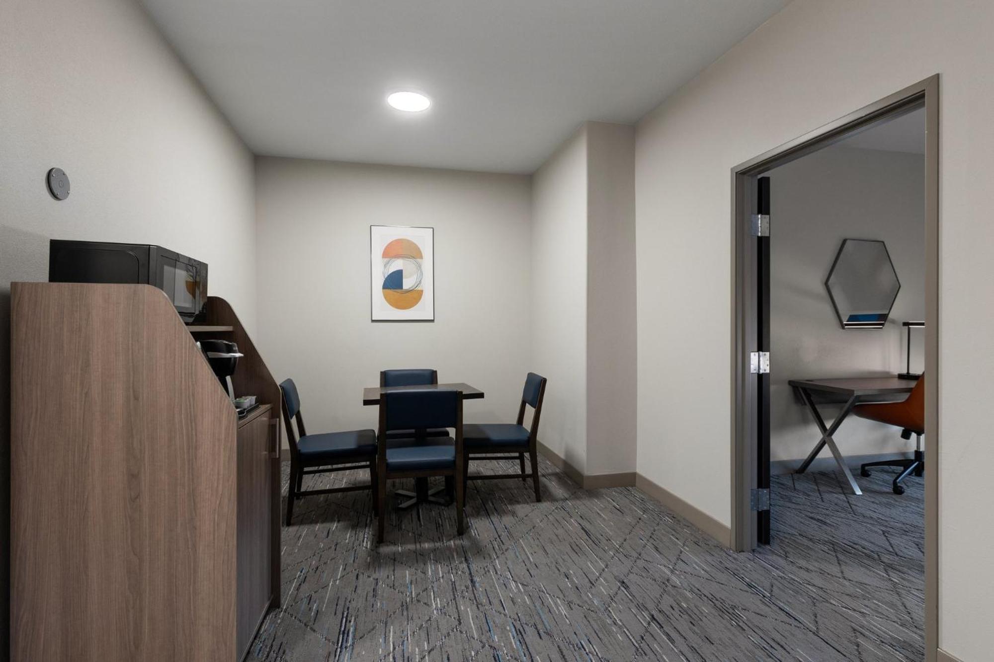 Express & Nw - Quail Springs By Ihg 3*