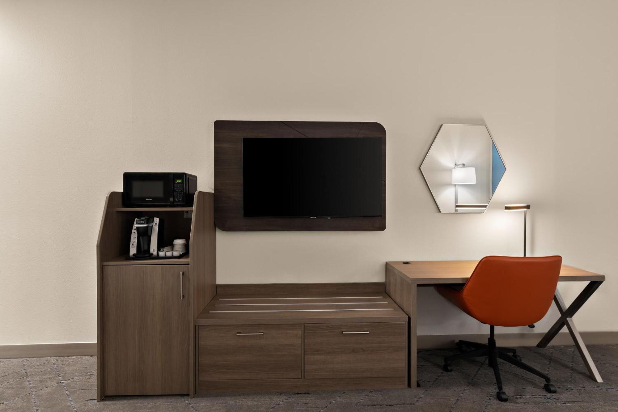 Express & Nw - Quail Springs By Ihg 3*