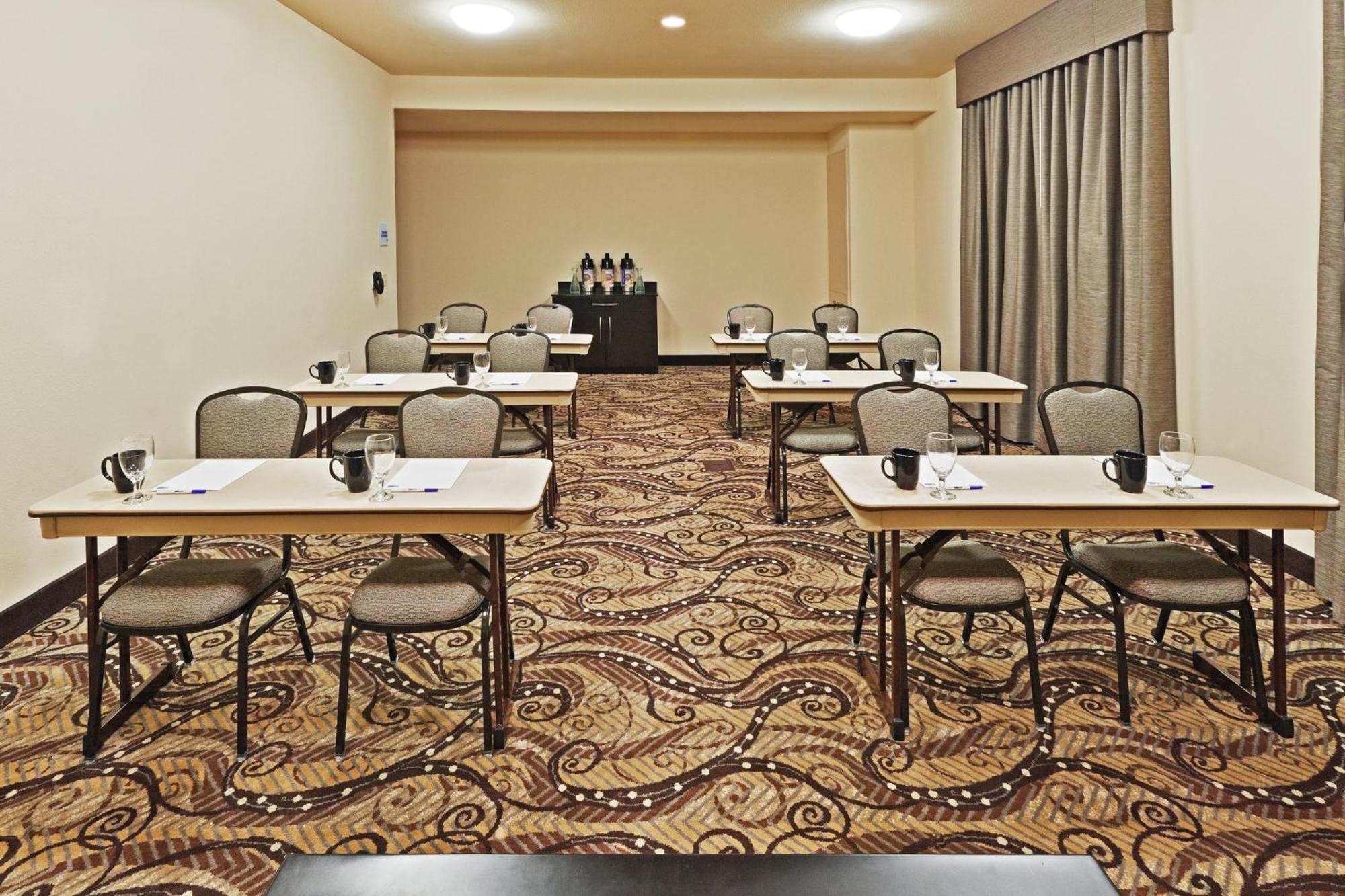 Express & Nw - Quail Springs By Ihg 3*