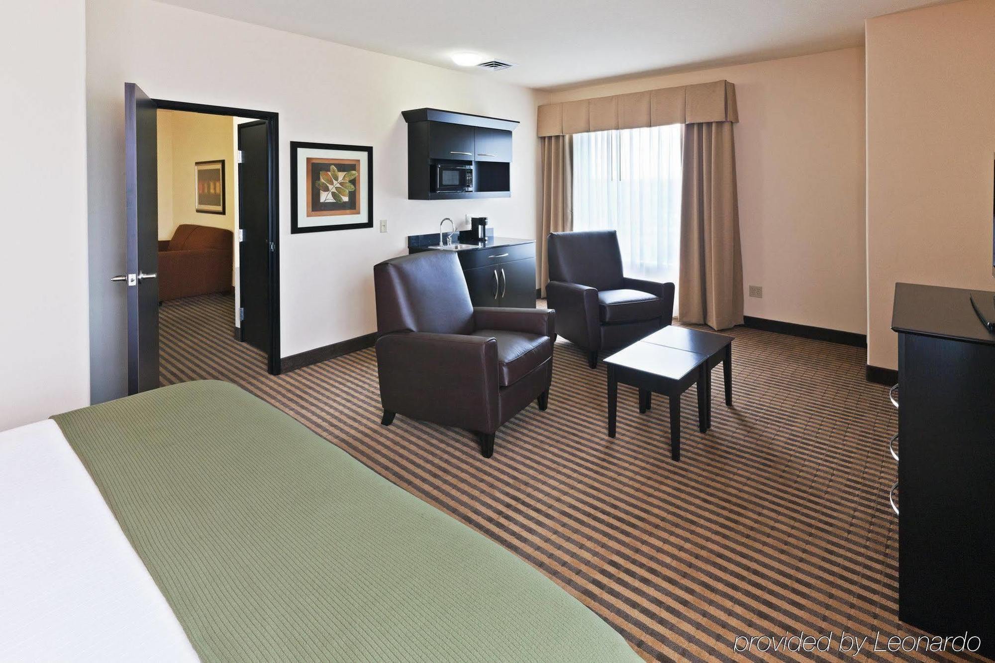 Hotel Express & Nw - Quail Springs By Ihg